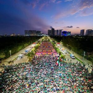 Cancún se paraliza de pasión: más de 6 mil almas celebran el triunfo del tri en el malecón tajamar la revista del sureste mx Vista Aérea Nocturna De Más De 6 Mil Personas Congregadas En El Malecón Tajamar En Cancún Para Celebrar El Triunfo De La Selección Mexicana En El Mundial 2026.