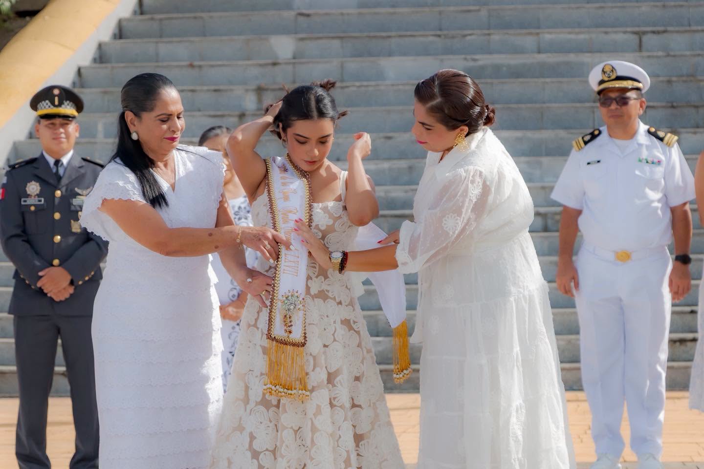 Celebración del 170. º aniversario de la titulación de ciudad del carmen como ciudad: valentina álvarez como embajadora de orgullo y tradición la revista del sureste mx Imposición De Banda A Valentina Desiree Álvarez Marín Como Soberana De La Feria Carmen 2026.