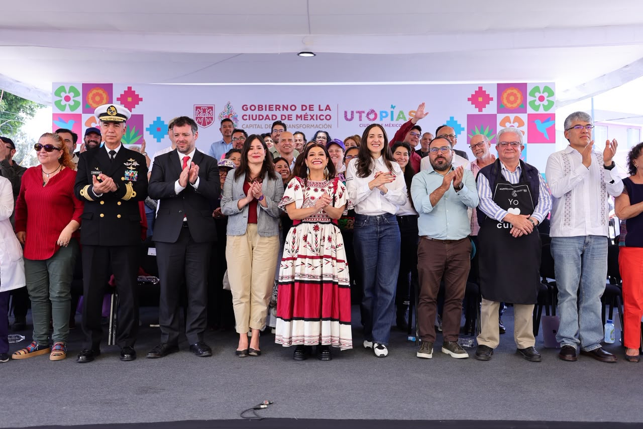 La Jefa De Gobierno, Clara Brugada, Junto A Autoridades Gubernamentales Y Miembros De La Comunidad Durante La Inauguración Oficial De La Utopía Acatitla En Iztapalapa.