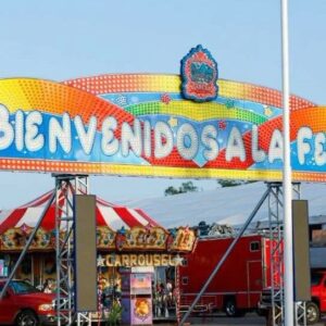 ¡conoce el programa de eventos de la feria carmen 2026 en campeche! La revista del sureste mx Arco De Bienvenida A La Feria Carmen 2026 En Ciudad Del Carmen, Campeche, Rodeado De Juegos Mecánicos Listos Para Las Festividades.