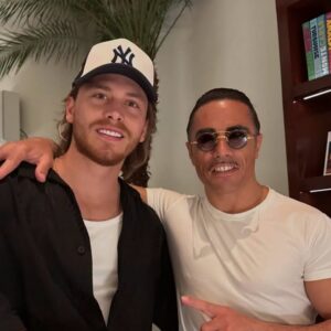 ¿quién es salt bae? El polémico chef viral que aldo de nigris acusa presuntamente de estafa en su restaurante la revista del sureste mx Aldo De Nigris Posa Sonriente Junto Al Polémico Chef Salt Bae En El Restaurante Nusr-Et De La Cdmx.