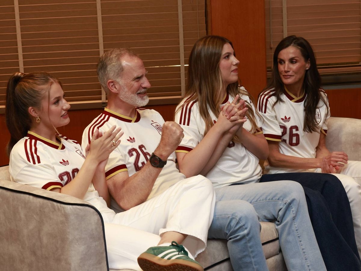 Reyes y leonor celebran el triunfo de españa en el españa2026 la revista del sureste mx Los Reyes De España, Felipe Vi Y Letizia, Junto A La Princesa Leonor Y La Infanta Sofía, Celebran Con Emoción El Pase A La Final De La Selección Española En El Mundial 2026.