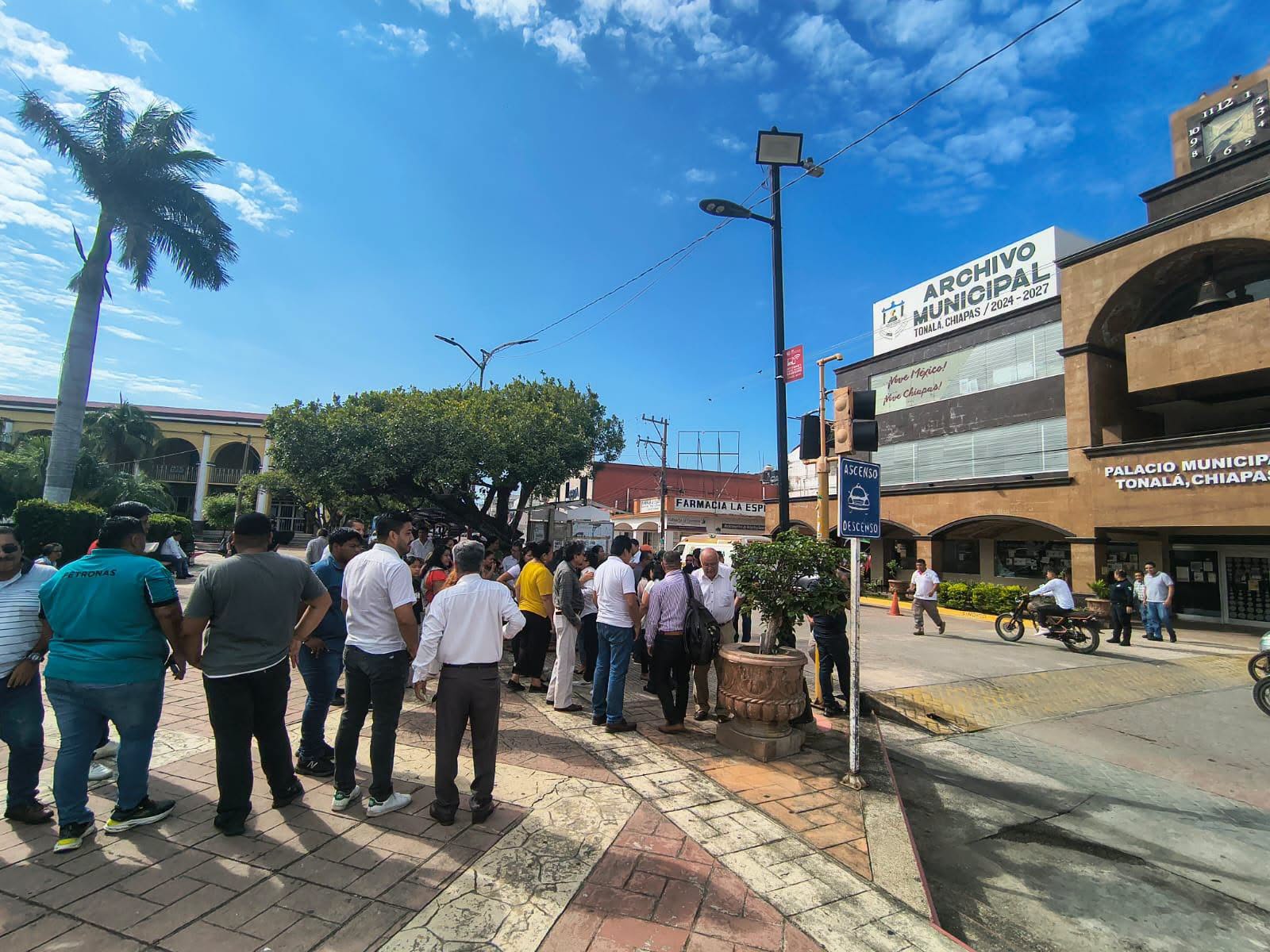 Infografía Del Boletín Oficial Del 17 De Julio De 2026, Emitida Por Protección Civil De Chiapas, Que Detalla Un Sismo Magnitud 7.4. Muestra Un Mapa Con El Epicentro Al Suroeste De Cd. Hidalgo Y Un Gráfico De Barras Comparativo De Sismos Acumulados En México Por Estado, Donde Chiapas Ocupa El Tercer Lugar Con 3,470 Eventos.