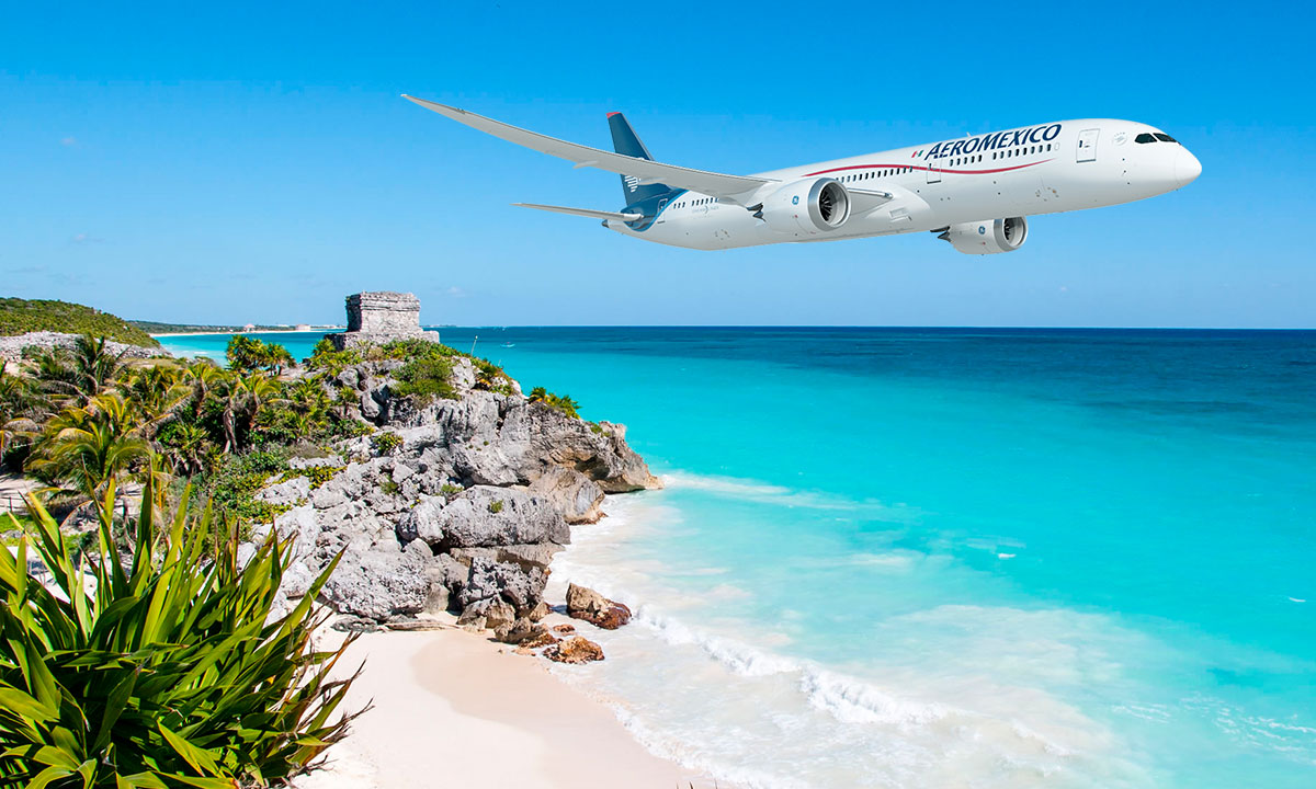 Un Avión De Aeroméxico Voa Sobre A Costa Turquesa De Tulum E As Ruínas Maias, Ante O Anuncio De Que A Aerolínea Suspenderá As Súas Operacións Na Terminal A Partir Do 30 De Setembro De 2026 Debido A Condiciones De Mercado.
