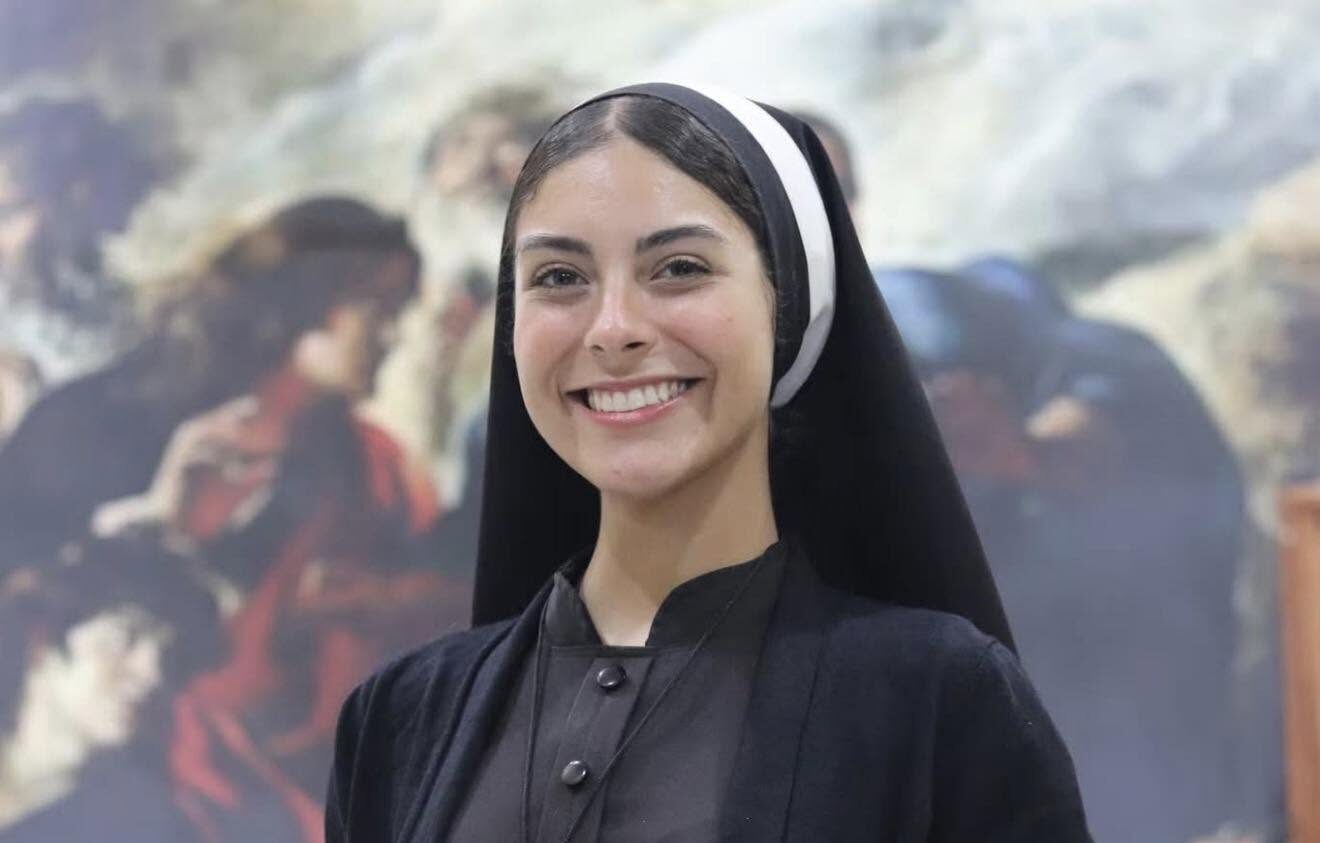 De las pasarelas de Miss Universo al convento: La inspiradora y radical transformación de Kamila Rodrigues, la joven que hoy es la Hermana Eva