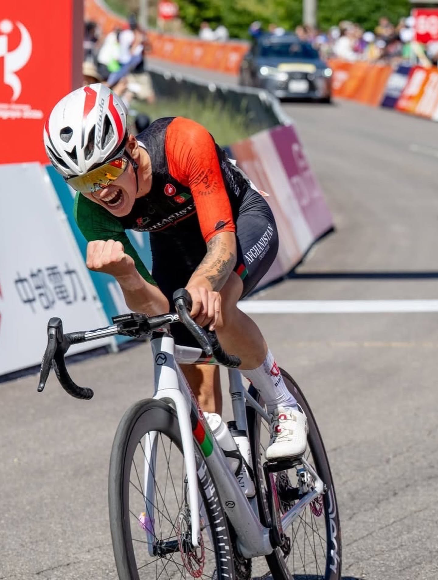De las sombras al podio: la inspiradora historia de fariba hashimi, la ciclista afgana que desafió a los talibanes para ganar la medalla de plata en los juegos asiáticos la revista del sureste mx De Las Sombras Al Podio La Inspiradora Historia De Fariba Hashimi La Ciclista Afgana Que Desafio A Los Talibanes Para Ganar La Medalla De Plata En Los Juegos Asiaticos 2