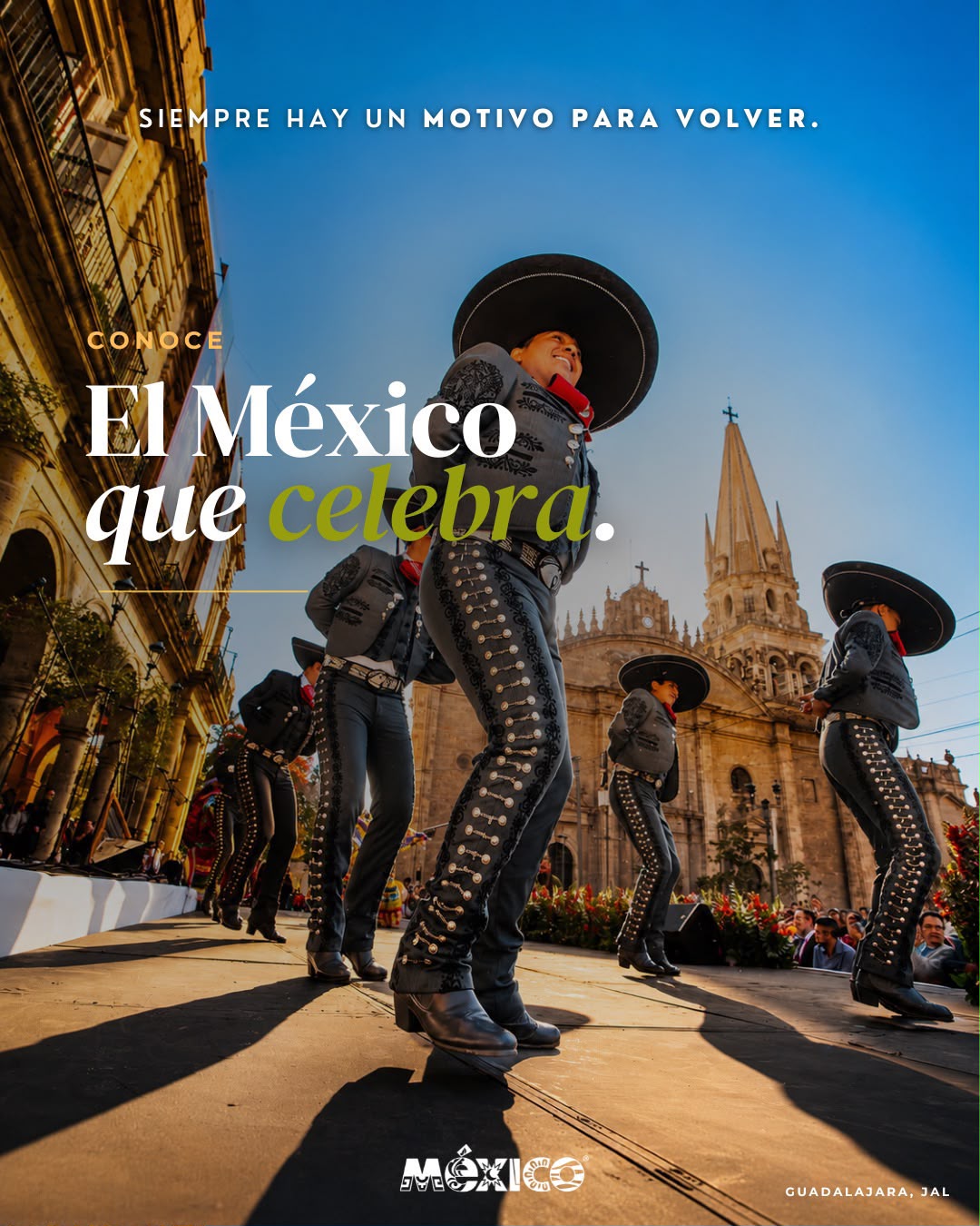 “siempre hay un motivo para volver”: sectur lanza ambiciosa estrategia para reconquistar el turismo nacional e internacional la revista del sureste mx Anuncio Turístico De La Campaña De México, Mostrando Un Grupo De Mariachis Bailando En Una Plaza Frente A Una Catedral Antigua Bajo Un Cielo Azul. El Texto Principal Dice &Quot;Conoce El México Que Celebra.&Quot; Y &Quot;Siempre Hay Un Motivo Para Volver.&Quot;, Con El Logo De México Y &Quot;Guadalajara, Jal&Quot; En La Parte Inferior.