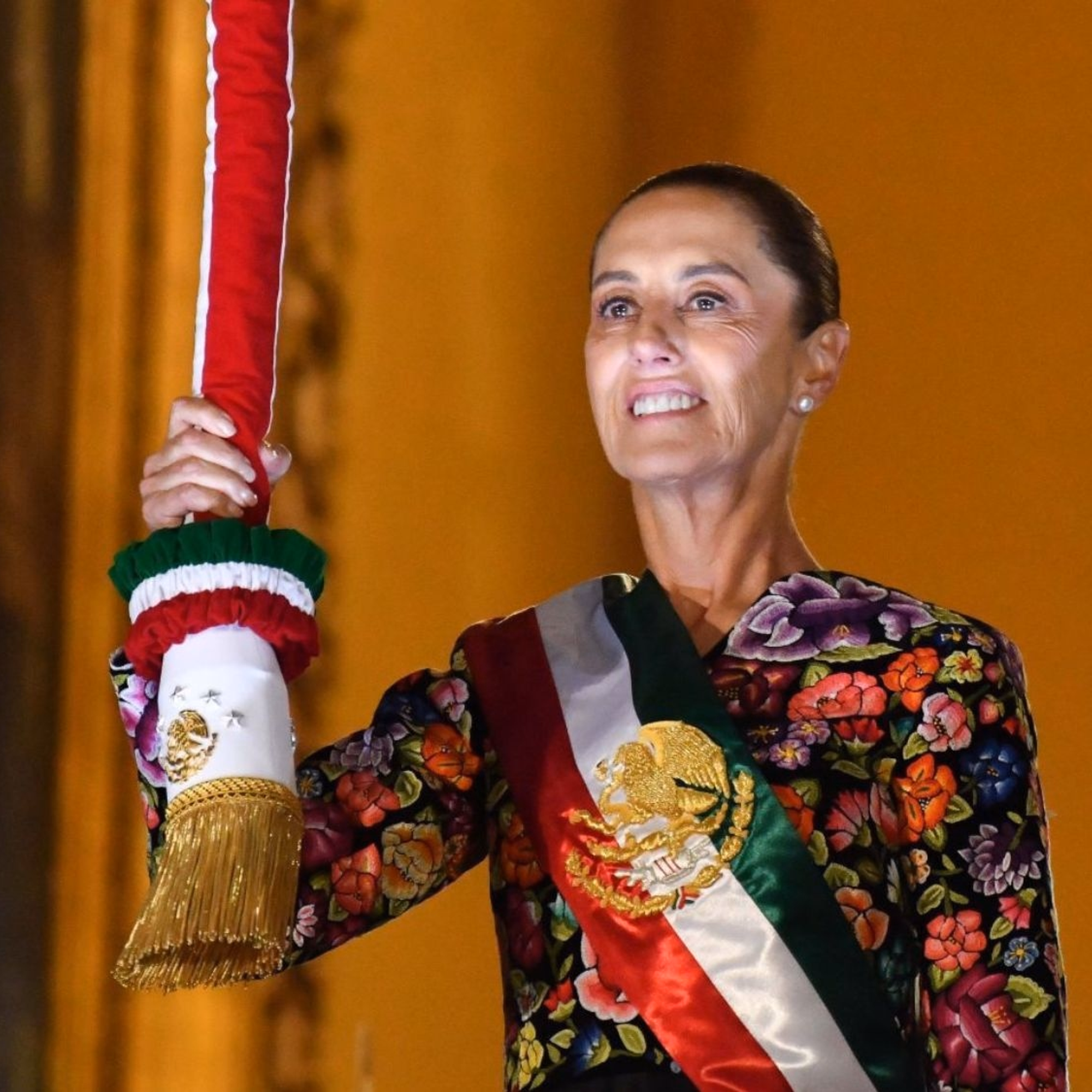 Presidenta Claudia Sheinbaum Pardo Con El Vestido Bordado Que Lució En El 216 Aniversario Del Grito De Independencia, 15 De Septiembre De 2026.