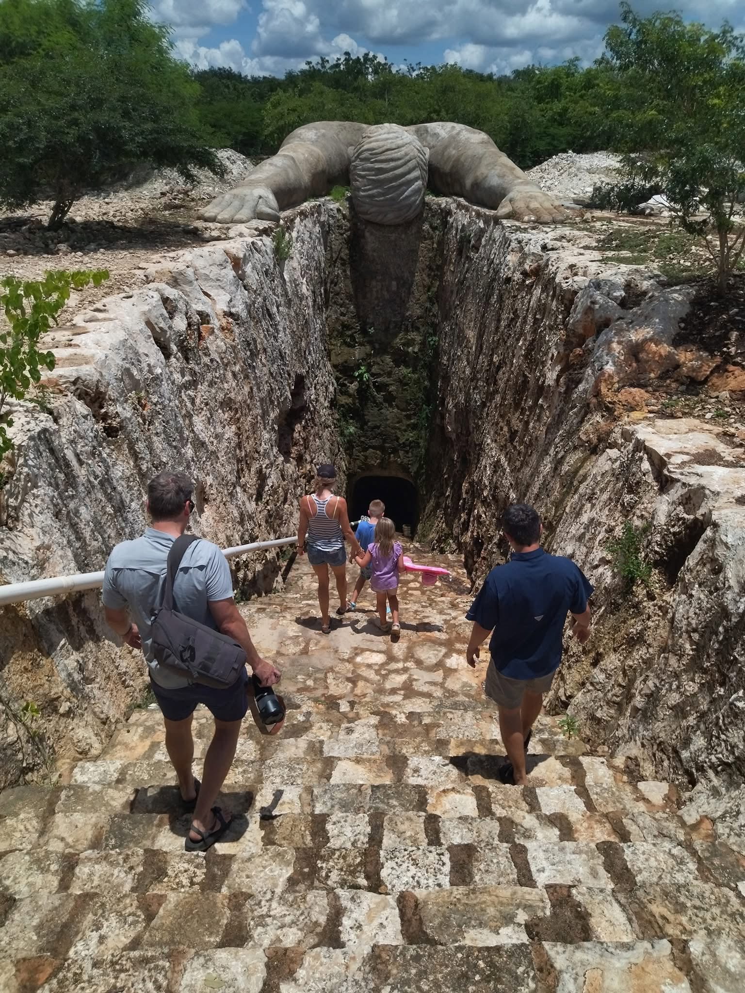 Cenote puksi'ikal: el gigante de piedra que custodia la entrada al inframundo maya en yucatán la revista del sureste mx Cenote Puksiikal El Gigante De Piedra Que Custodia La Entrada Al Inframundo Maya En Yucatan 2 1