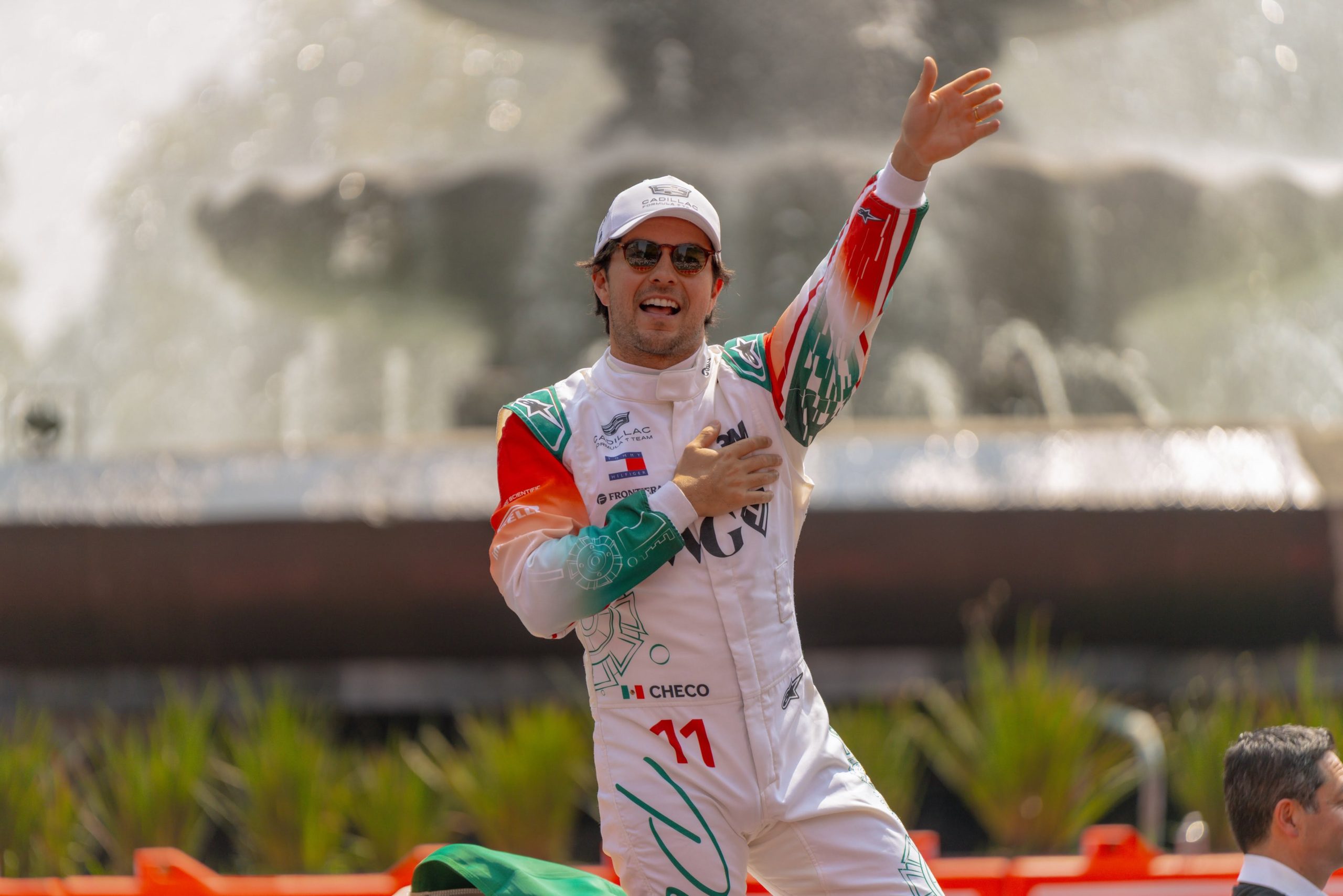 Checo pérez desata la euforia en paseo de la reforma tras renovar contrato con cadillac f1 hasta 2029 la revista del sureste mx Checo Pérez Desata La Euforia En Paseo De La Reforma Tras Renovar Contrato Con Cadillac F1 Hasta 2029