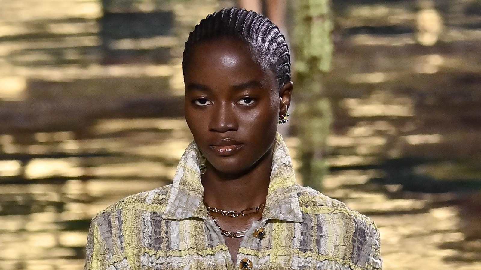 De los mercados de lagos a la cumbre de parís: el increíble cuento de hadas de rachel ojuromi, la modelo viral que conquistó a chanel la revista del sureste mx De Los Mercados De Lagos A La Cumbre De París: El Increíble Cuento De Hadas De Rachel Ojuromi, La Modelo Viral Que Conquistó A Chanel